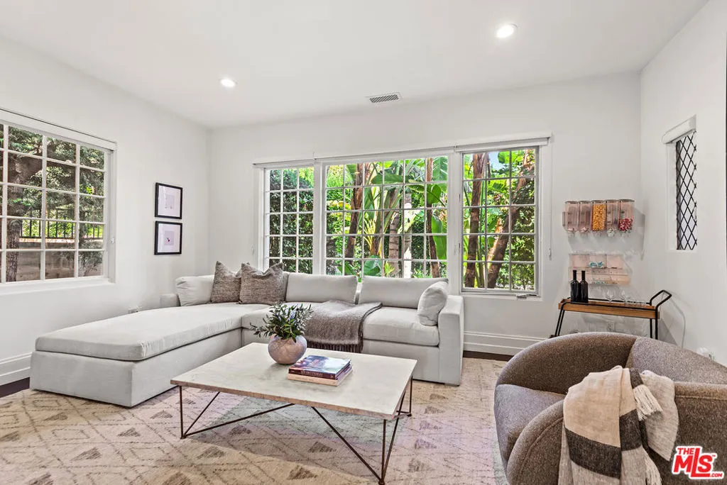 9928 Toluca Lake Avenue, Toluca Lake, California 91602 home-pic-22